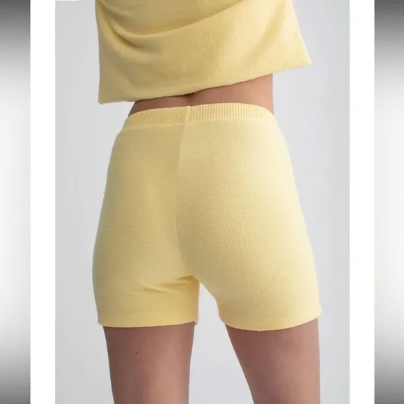 Brand New cozy stretch shorts, beautiful Pastel Yellow. Size M Fast shipping