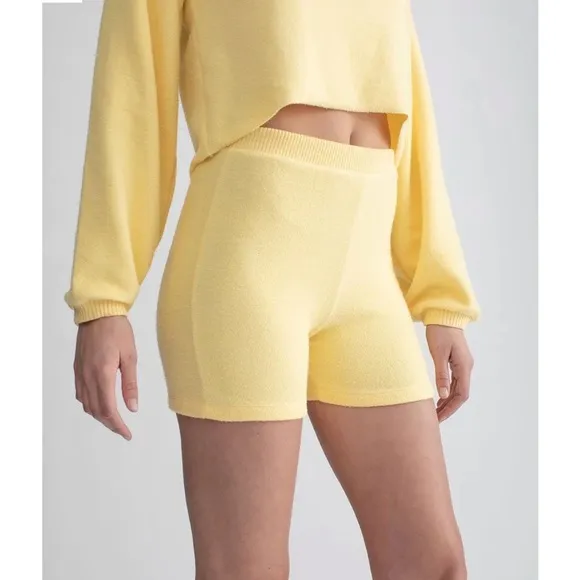 Brand New cozy stretch shorts, beautiful Pastel Yellow. Size M Fast shipping