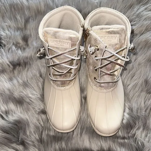 COPY - Sperry Boots saltwater shimmer ivory duck boots. Size 7.5