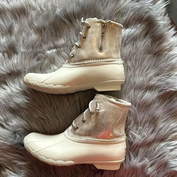 COPY - Sperry Boots saltwater shimmer ivory duck boots. Size 7.5
