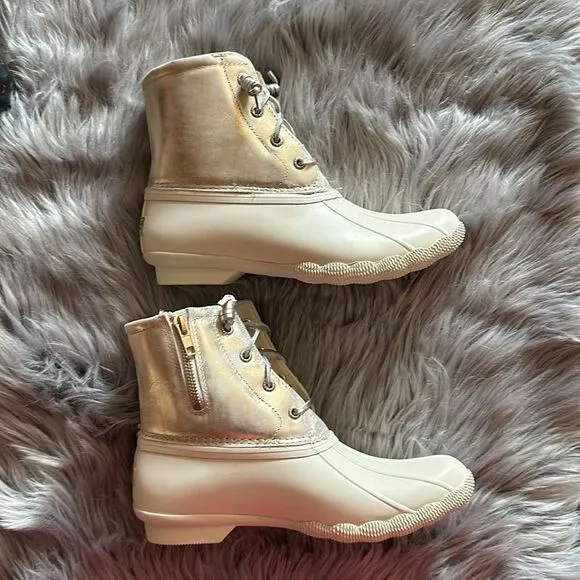 COPY - Sperry Boots saltwater shimmer ivory duck boots. Size 7.5