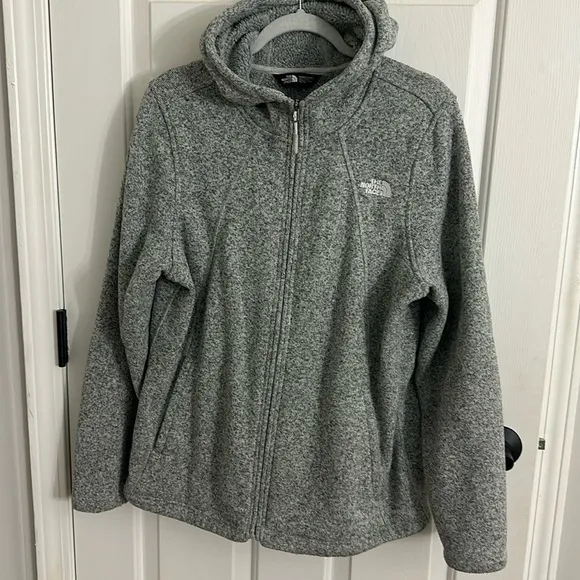 COPY - Women’s north face full zip jacket XL