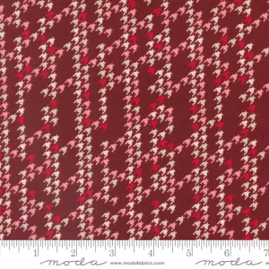 Cozy Wonderland, Houndstooth Party in Burgundy - fat quarter