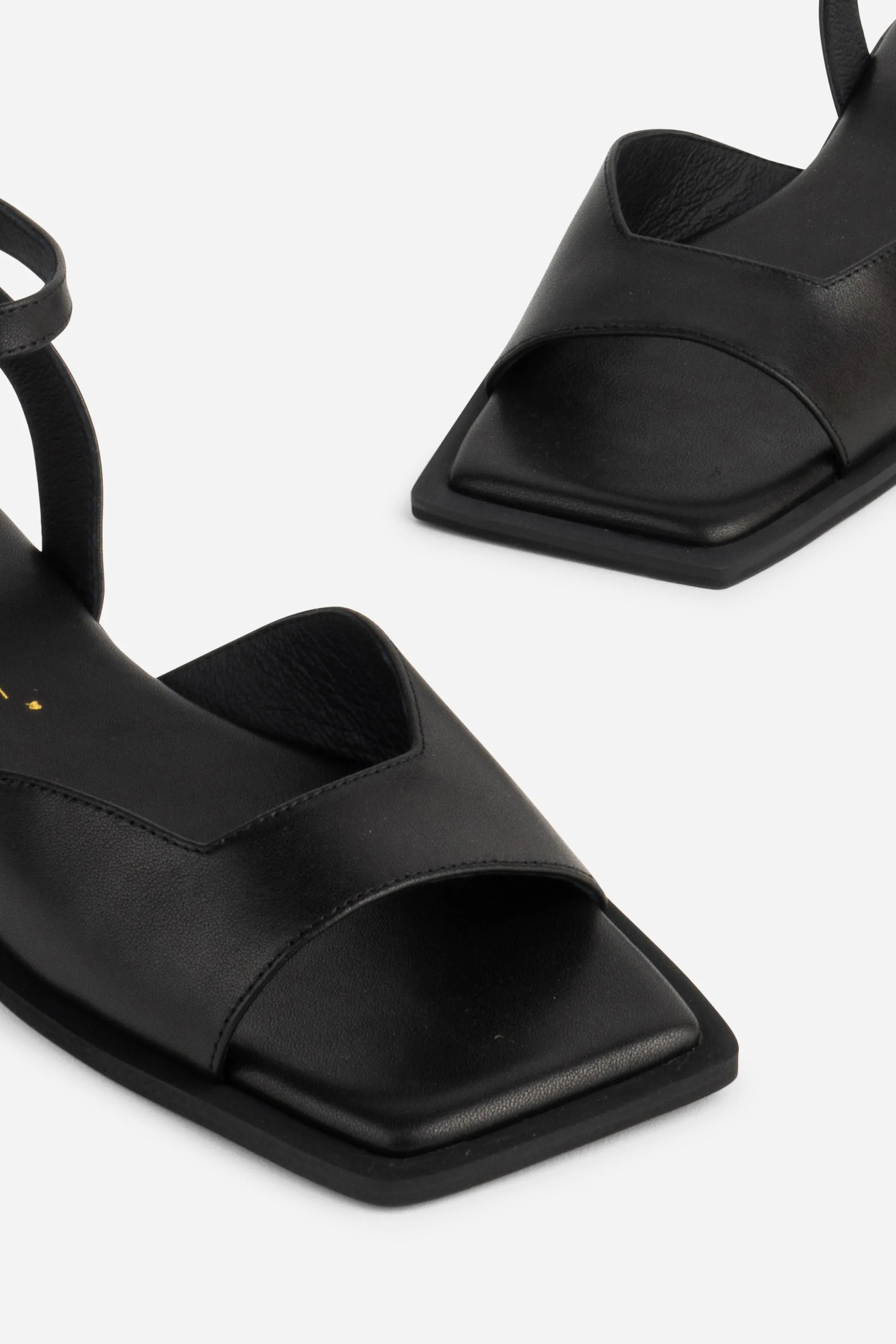 DIVE LEATHER SQUARE TOE SANDAL