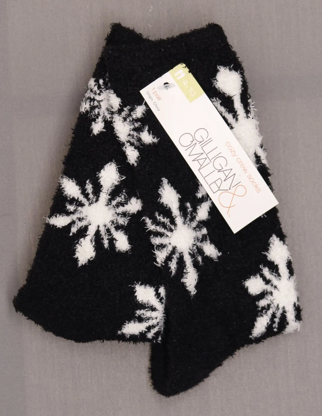 Gilligan & O'Malley Women's Snowflake Fuzzy Cozy Crew Socks