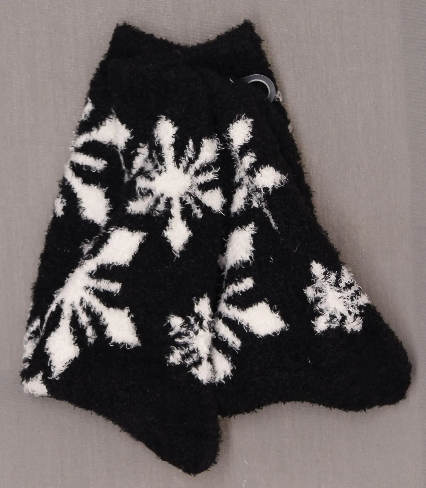 Gilligan & O'Malley Women's Snowflake Fuzzy Cozy Crew Socks