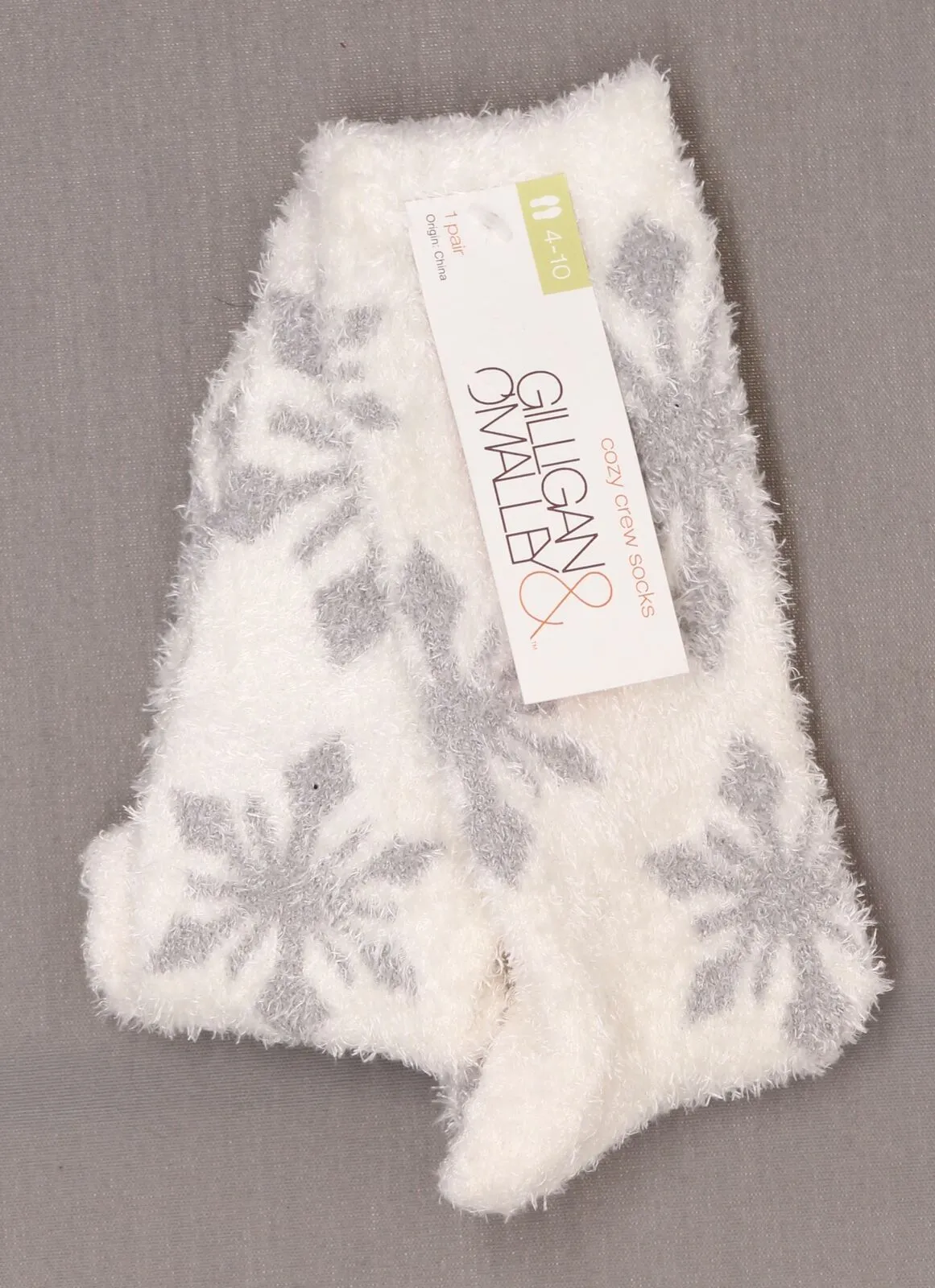 Gilligan & O'Malley Women's Snowflake Fuzzy Cozy Crew Socks