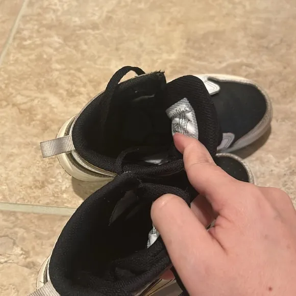 Kids Jordans size 9c