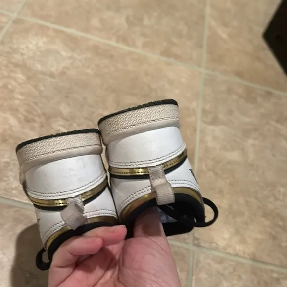 Kids Jordans size 9c