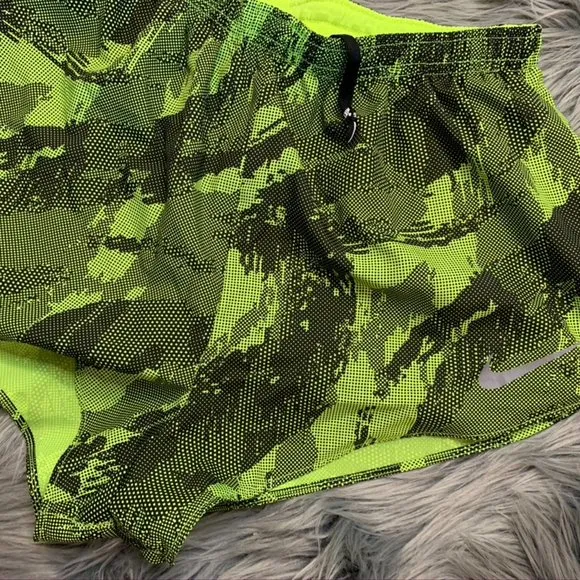 NWOT‎ Nike Dri-Fit Running Shorts, Green Camo, Medium