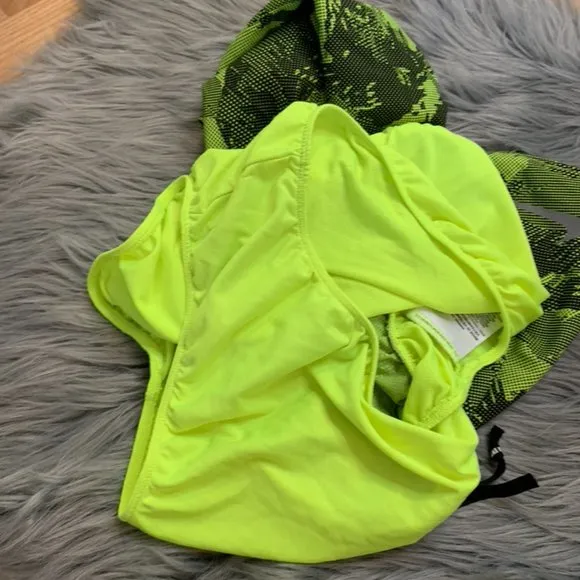 NWOT‎ Nike Dri-Fit Running Shorts, Green Camo, Medium