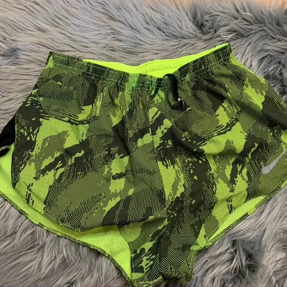 NWOT‎ Nike Dri-Fit Running Shorts, Green Camo, Medium