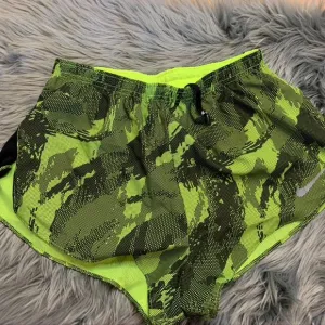 NWOT‎ Nike Dri-Fit Running Shorts, Green Camo, Medium