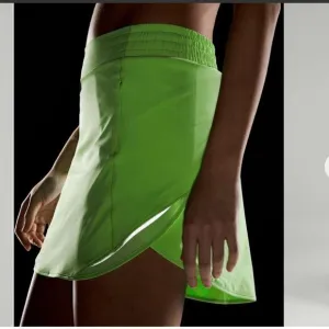 NWT New LULULEMON Hotty Hot High Rise Skirt Skort Scream Green Light SCGL 4 Long