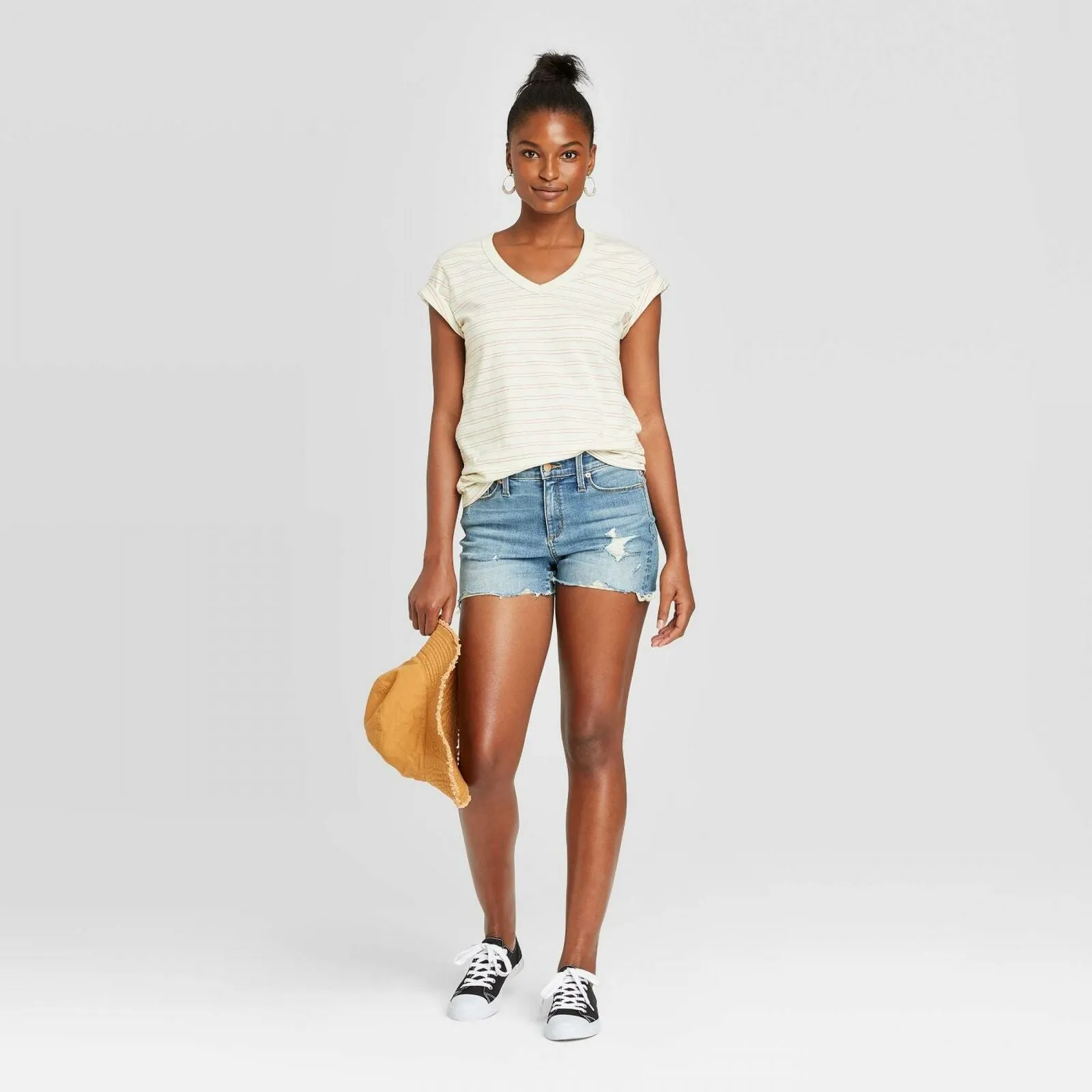 Universal Thread Women's Relaxed Fit Short Sleeve V-Neck T-Shirt