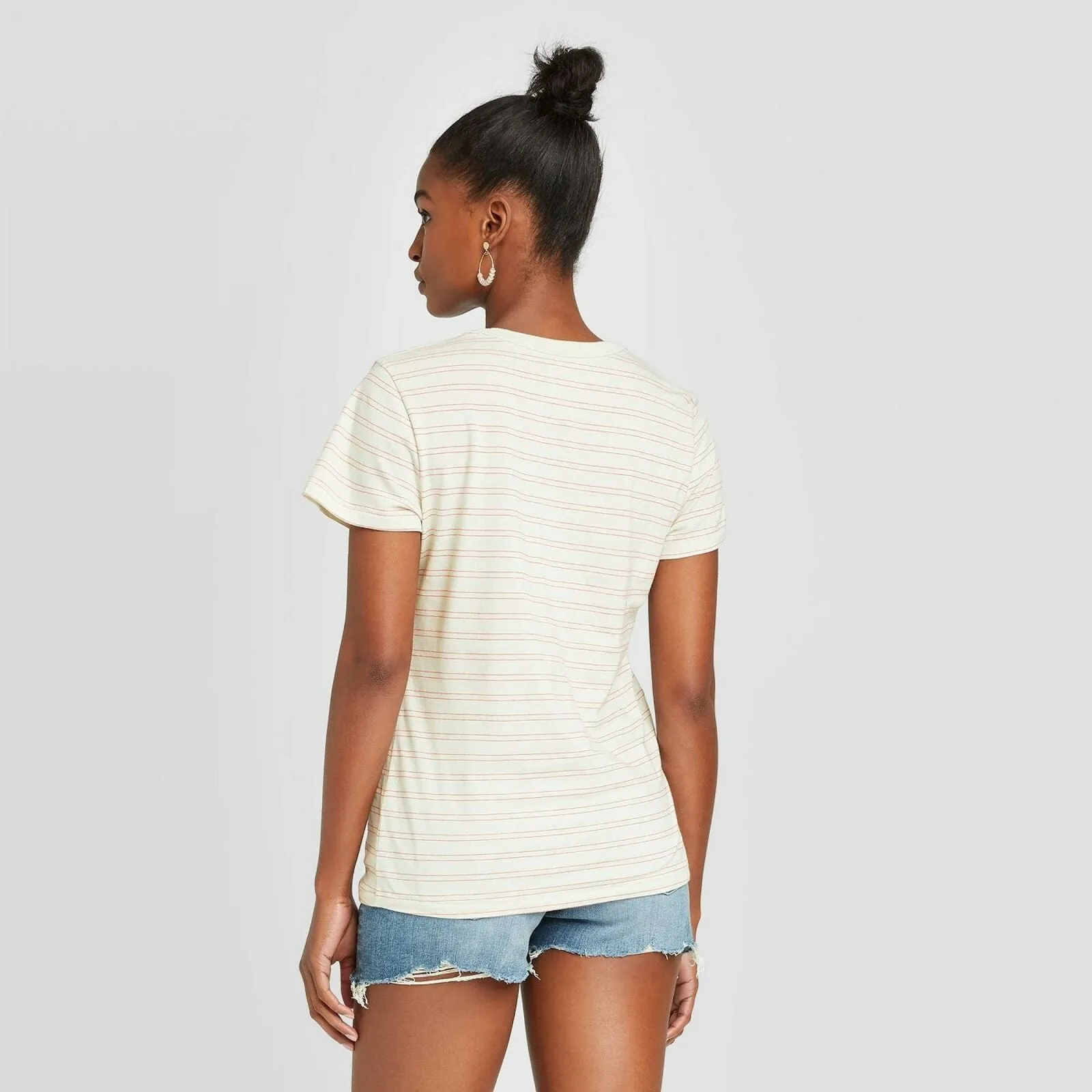 Universal Thread Women's Relaxed Fit Short Sleeve V-Neck T-Shirt