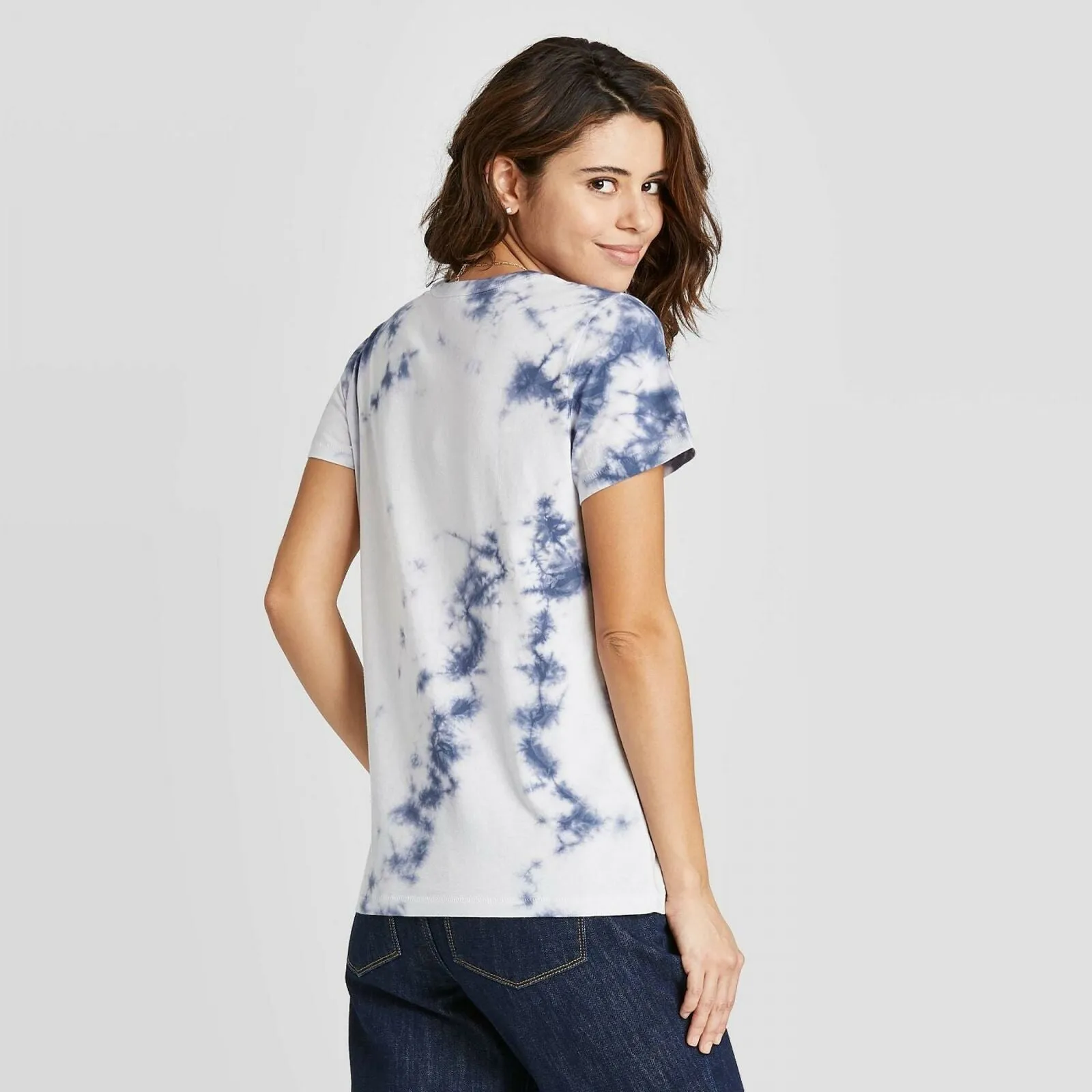 Universal Thread Women's Relaxed Fit Short Sleeve V-Neck T-Shirt