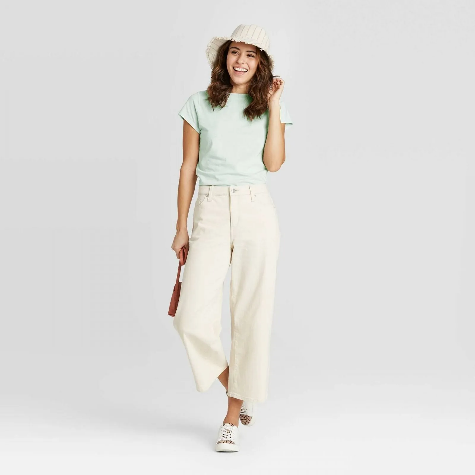 Universal Thread Women's Standard Fit Short Sleeve Crewneck T-Shirt